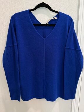 V-Neck Cashmere Women's Sweater in Royal Blue L